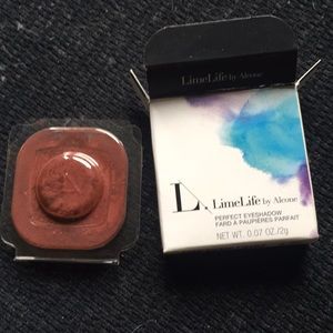 Limelife eyeshadow tainted love 15 broken